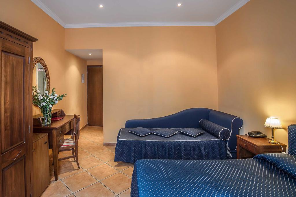 Caracciolo 3* Rome