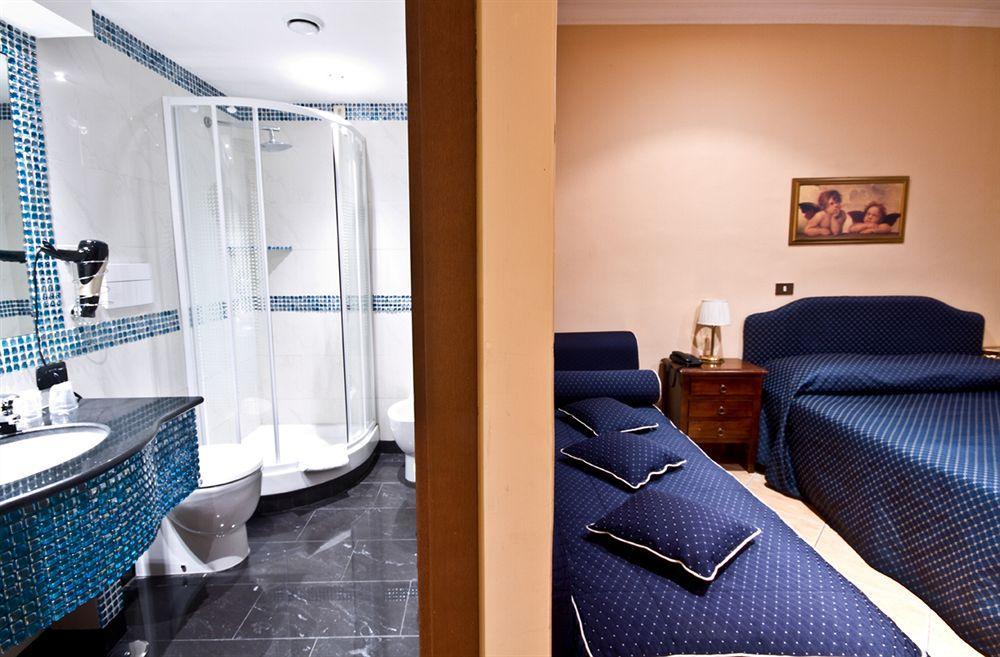 Hotel Caracciolo 3*
