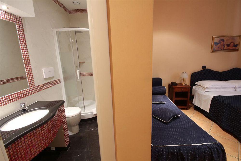 Hotel Caracciolo 3*